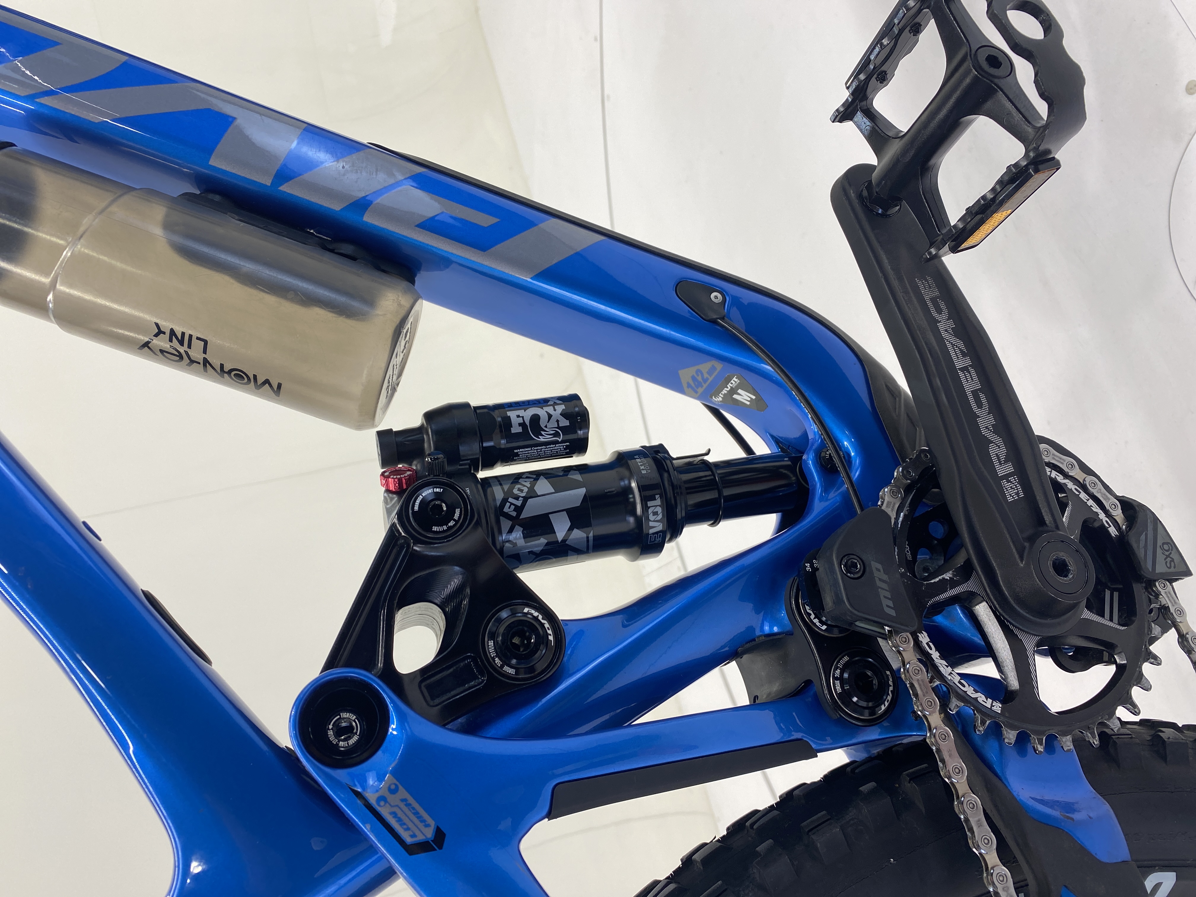 Pivot Cycles SWITCHBLADE